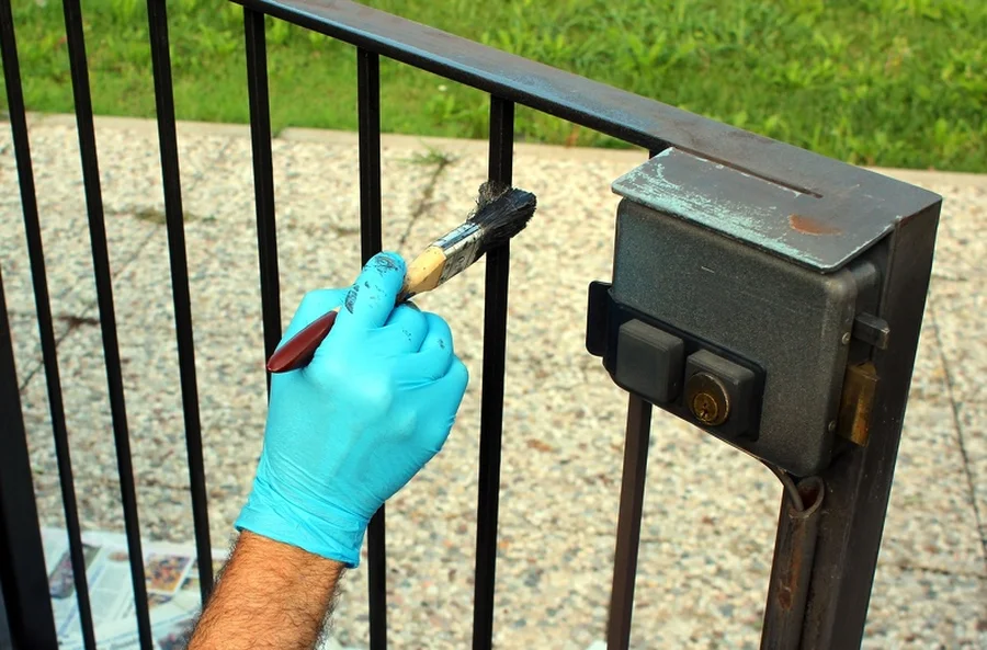 What To Expect During A Professional Fence Painting Service Bertram, TX